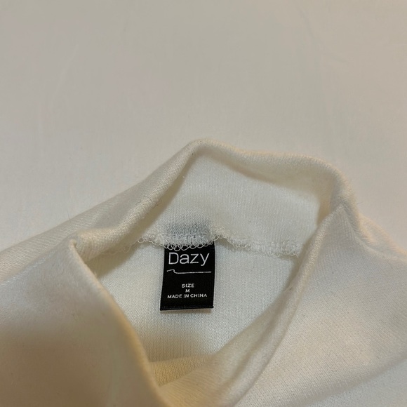NWOT Dazy White Shoulder Pad Mock Neck Sweater Size M - Picture 4 of 5